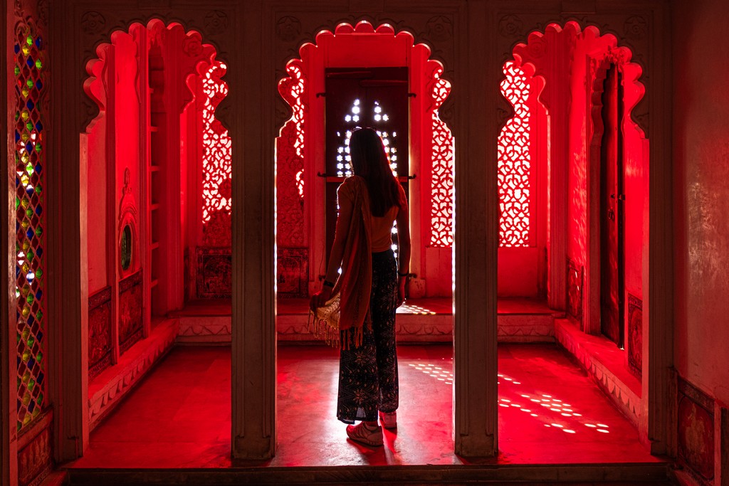 Visita alla Bagore ki Haveli stanza rossa del riflesso