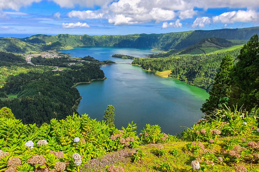 Guida a São Miguel lago vulcanico