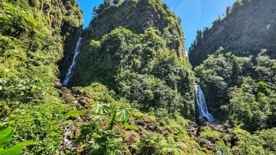 Visita alle Trafalgar Falls a Dominica panorama delle cascate