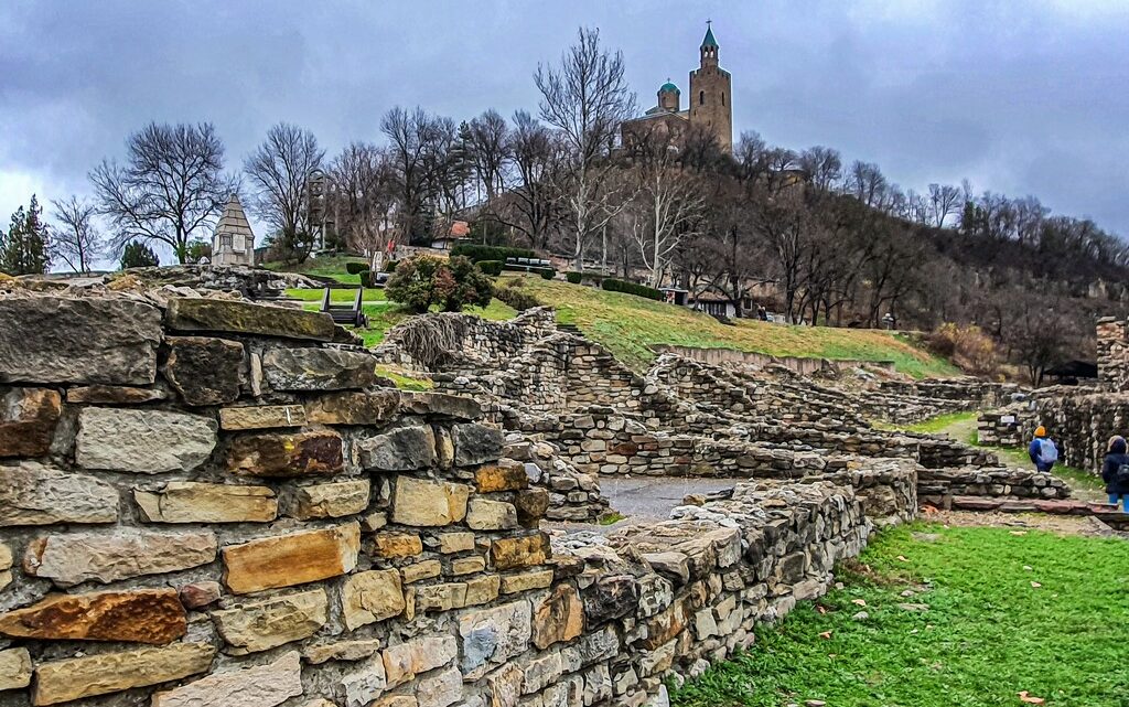 una settimana in bulgaria fortezza medievale in pietra