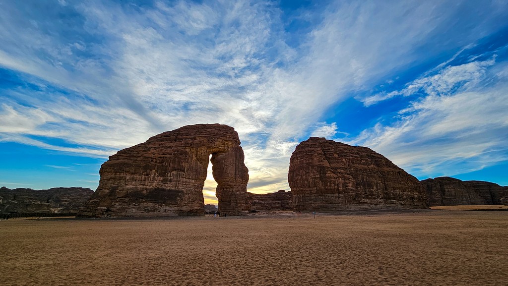 guida alla visita di AlUla  rocce contro il cielo