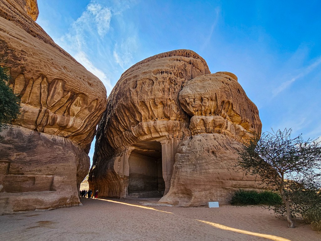 Cosa vedere ad AlUla rocce scavate