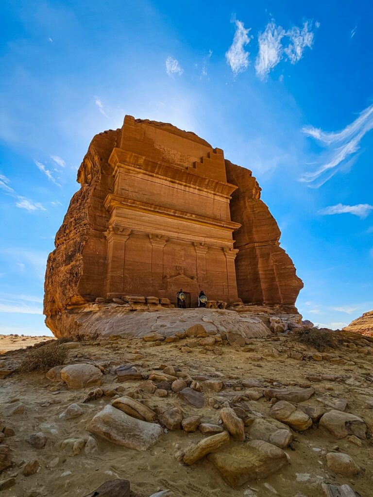 Cosa vedere ad AlUla rocca scavata