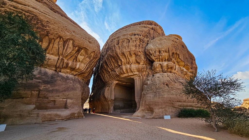 Guida alla visita di Hegra resti archeologici nella roccia