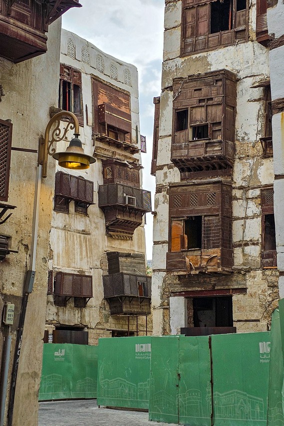 Guida alla visita di Al Balad edificio antico con balconcini