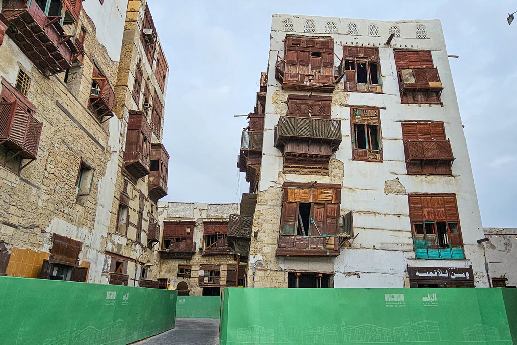 Guida alla visita di Al Balad edificio antico con balconcini