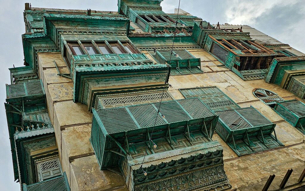 edificio antico con balconcini