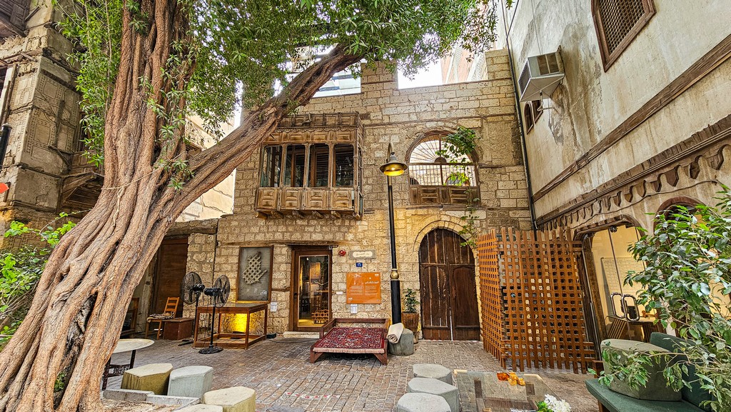 Guida alla visita di Al Balad edificio antico con balconcini