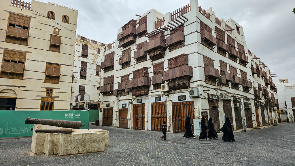 Guida alla visita di Al Balad edificio antico con balconcini