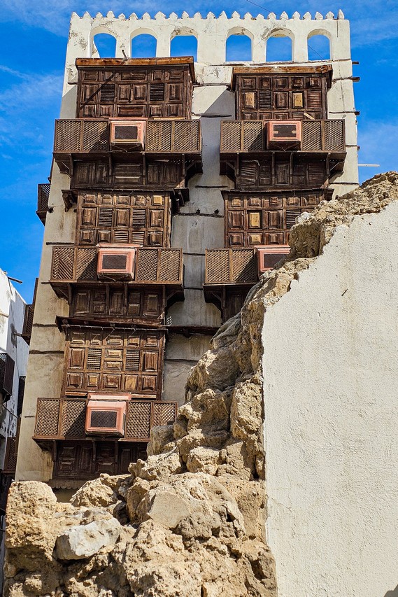 Guida alla visita di Al Balad edificio antico con balconcini